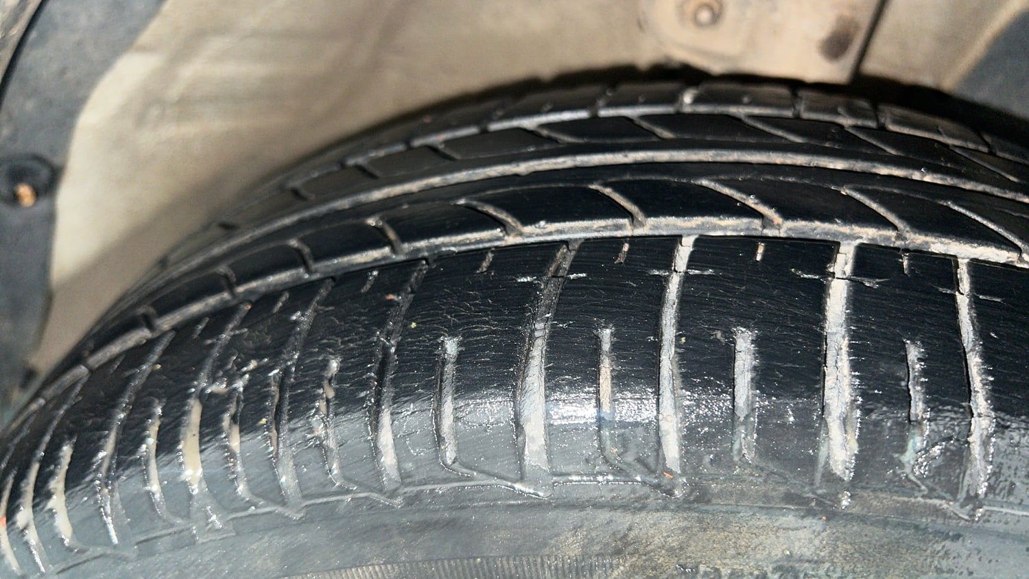 Used 2019 Mahindra KUV100 NXT K8 6 STR Petrol Manual tyres RIGHT FRONT TYRE TREAD VIEW