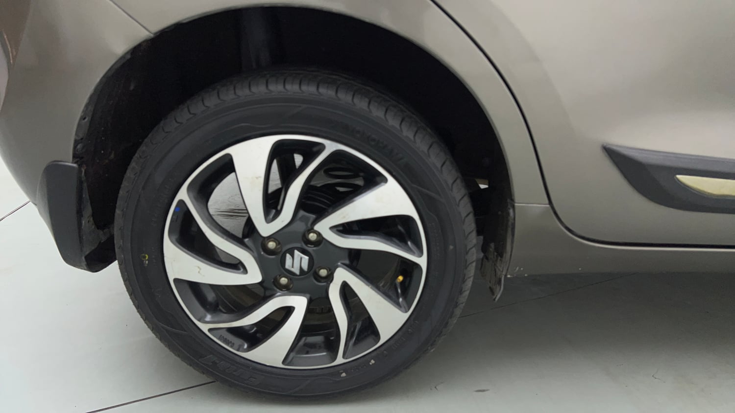 Used 2020 Maruti Suzuki Baleno Zeta Petrol Manual tyres RIGHT REAR TYRE RIM VIEW