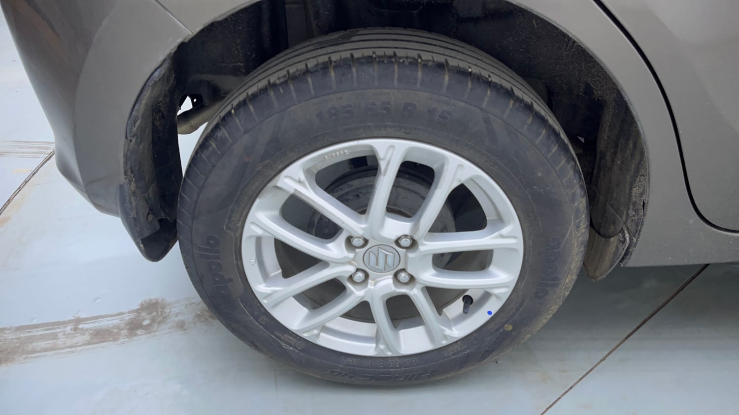 Used 2022 Maruti Suzuki Swift ZXi Petrol Manual tyres RIGHT REAR TYRE RIM VIEW