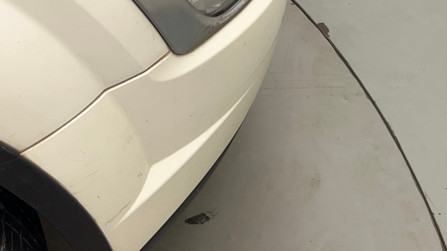 Used 2016 Mahindra XUV500 W10 AT Diesel Automatic dents MINOR SCRATCH