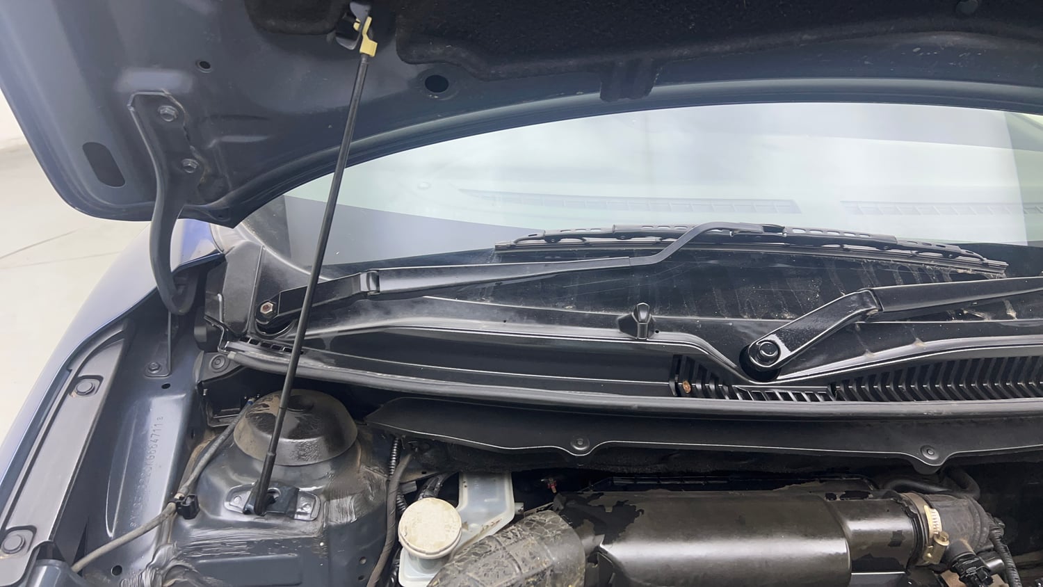 Used 2019 Maruti Suzuki Baleno Delta Petrol Manual engine ENGINE RIGHT SIDE HINGE & APRON VIEW