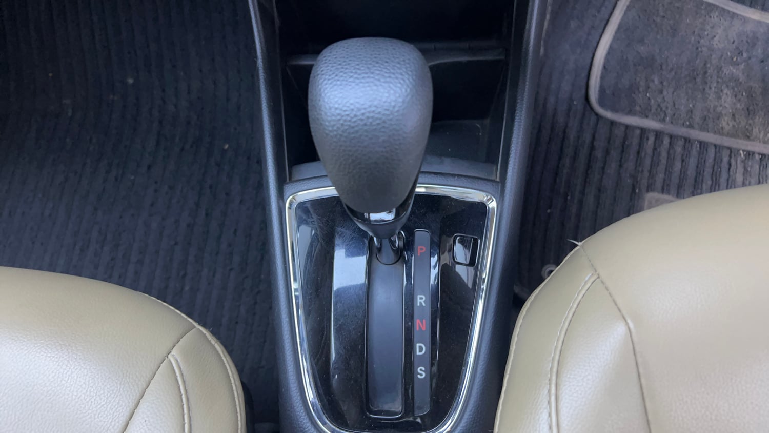Used 2018 Honda Amaze 1.2 V CVT Petrol Petrol Automatic interior GEAR  KNOB VIEW