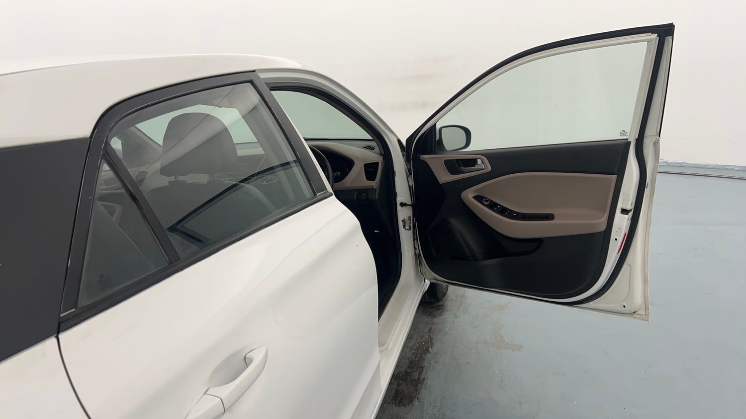Used 2015 Hyundai Elite i20 Magna 1.2 Petrol Manual interior RIGHT FRONT DOOR OPEN VIEW