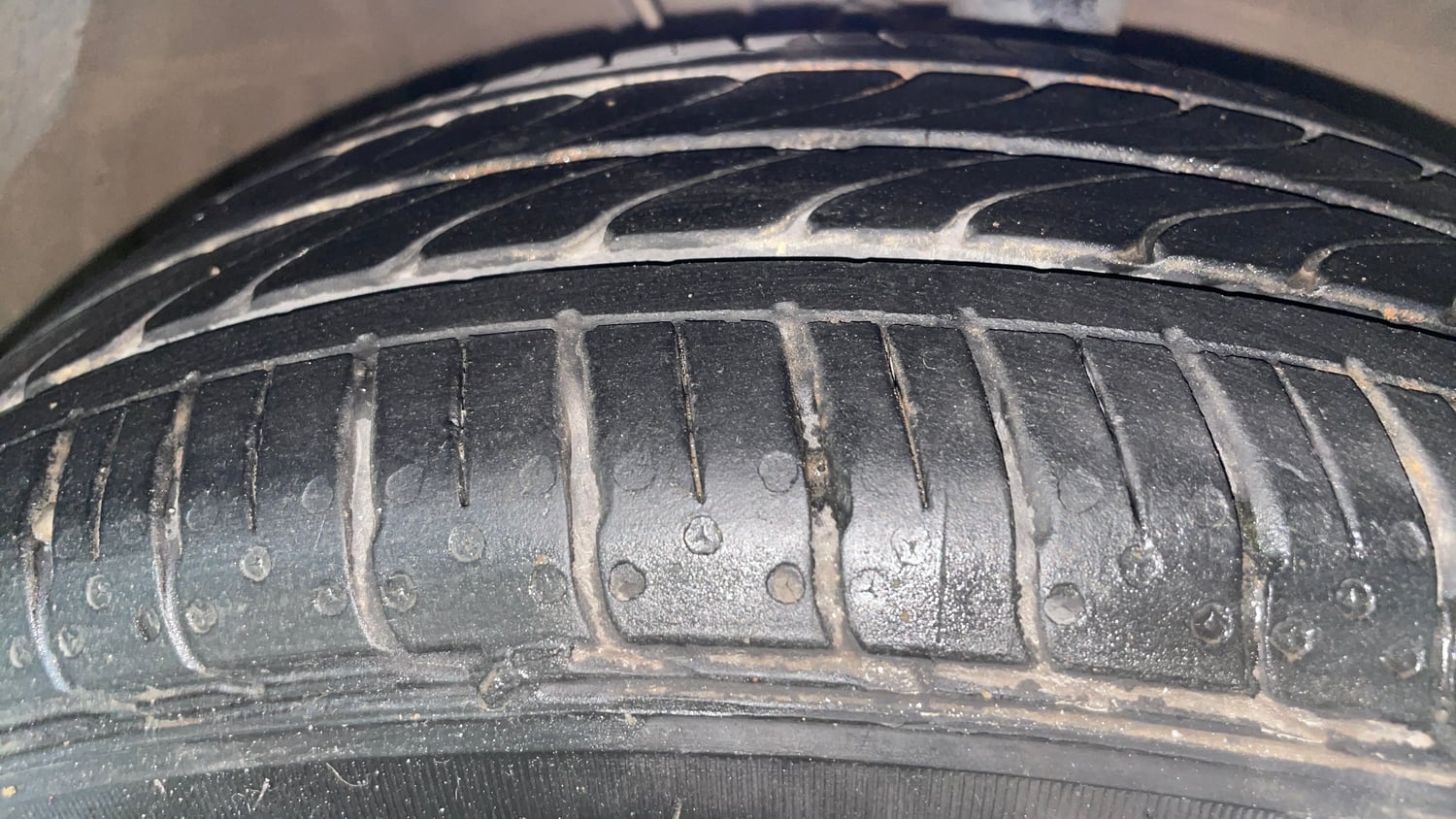Used 2022 Hyundai Aura SX 1.2 Petrol Petrol Manual tyres RIGHT FRONT TYRE TREAD VIEW