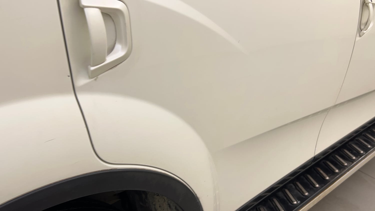 Used 2016 Mahindra XUV500 W10 AT Diesel Automatic dents MINOR SCRATCH