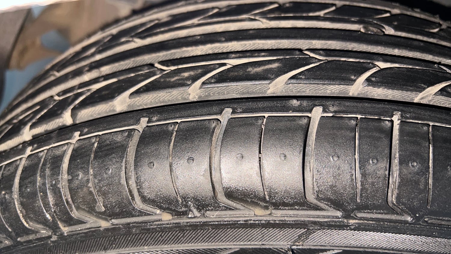 Used 2016 Hyundai Grand i10 Sportz 1.2 Kappa VTVT Petrol Manual tyres RIGHT REAR TYRE TREAD VIEW
