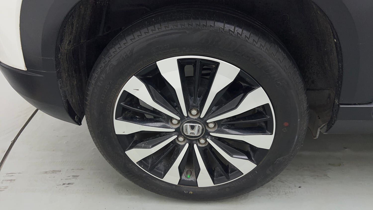 Used 2023 Honda Elevate ZX CVT Petrol Automatic tyres RIGHT REAR TYRE RIM VIEW