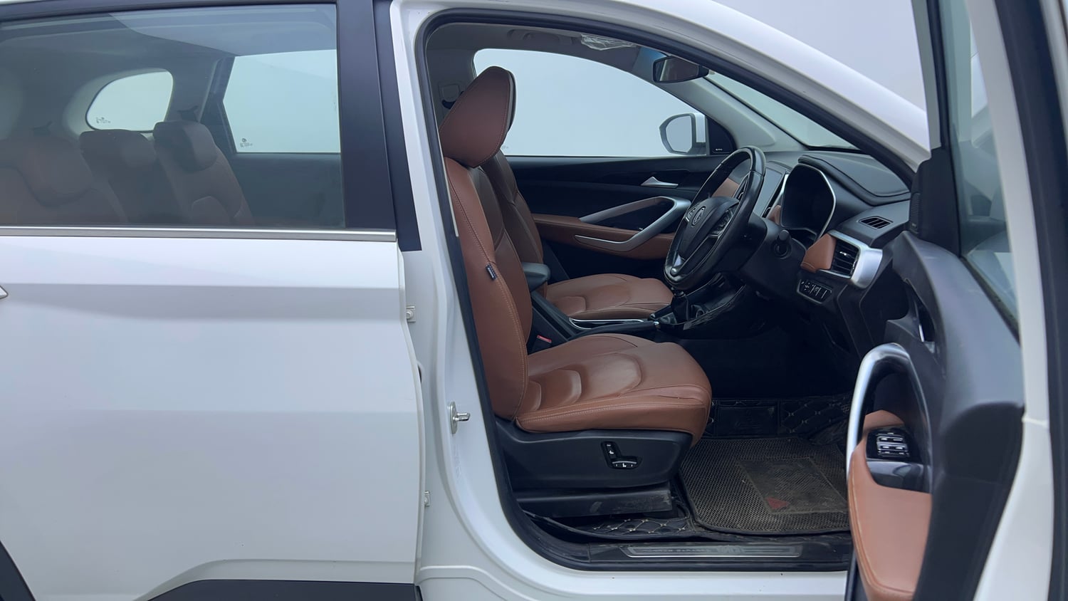 Used 2021 MG Motors Hector Plus Select 2.0 Diesel Turbo MT 7-STR Diesel Manual interior RIGHT SIDE FRONT DOOR CABIN VIEW