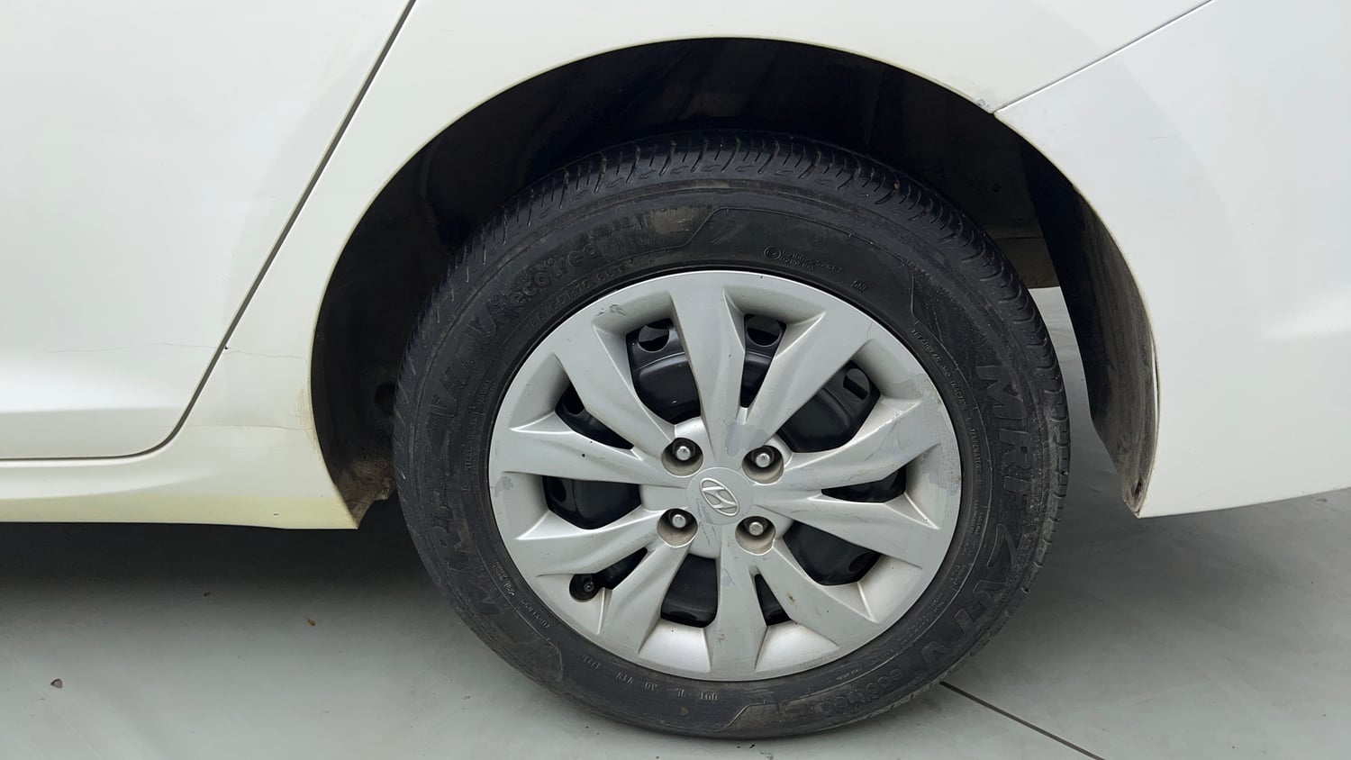 Used 2019 Hyundai Verna 1.4 VTVT EX Petrol+cng(outside fitted) Cng Manual tyres LEFT REAR TYRE RIM VIEW