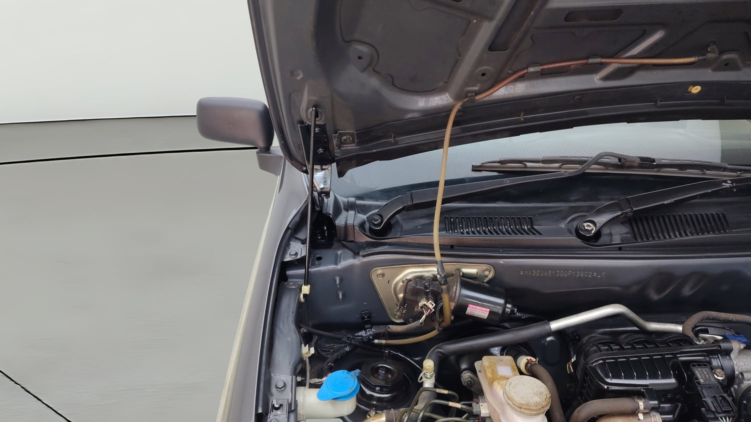 Used 2020 Maruti Suzuki Alto 800 LXi Petrol Manual engine ENGINE RIGHT SIDE HINGE & APRON VIEW