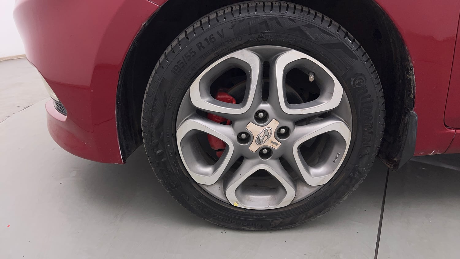 Used 2015 Hyundai Elite i20 Asta 1.4 CRDI Diesel Manual tyres LEFT FRONT TYRE RIM VIEW