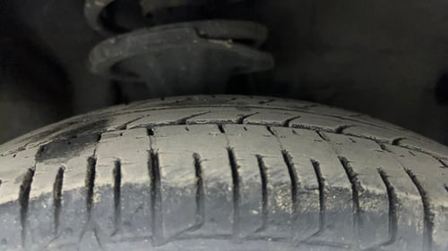 Used 2014 Hyundai i10 Sportz 1.1 iRDE2 Petrol Manual tyres RIGHT FRONT TYRE TREAD VIEW