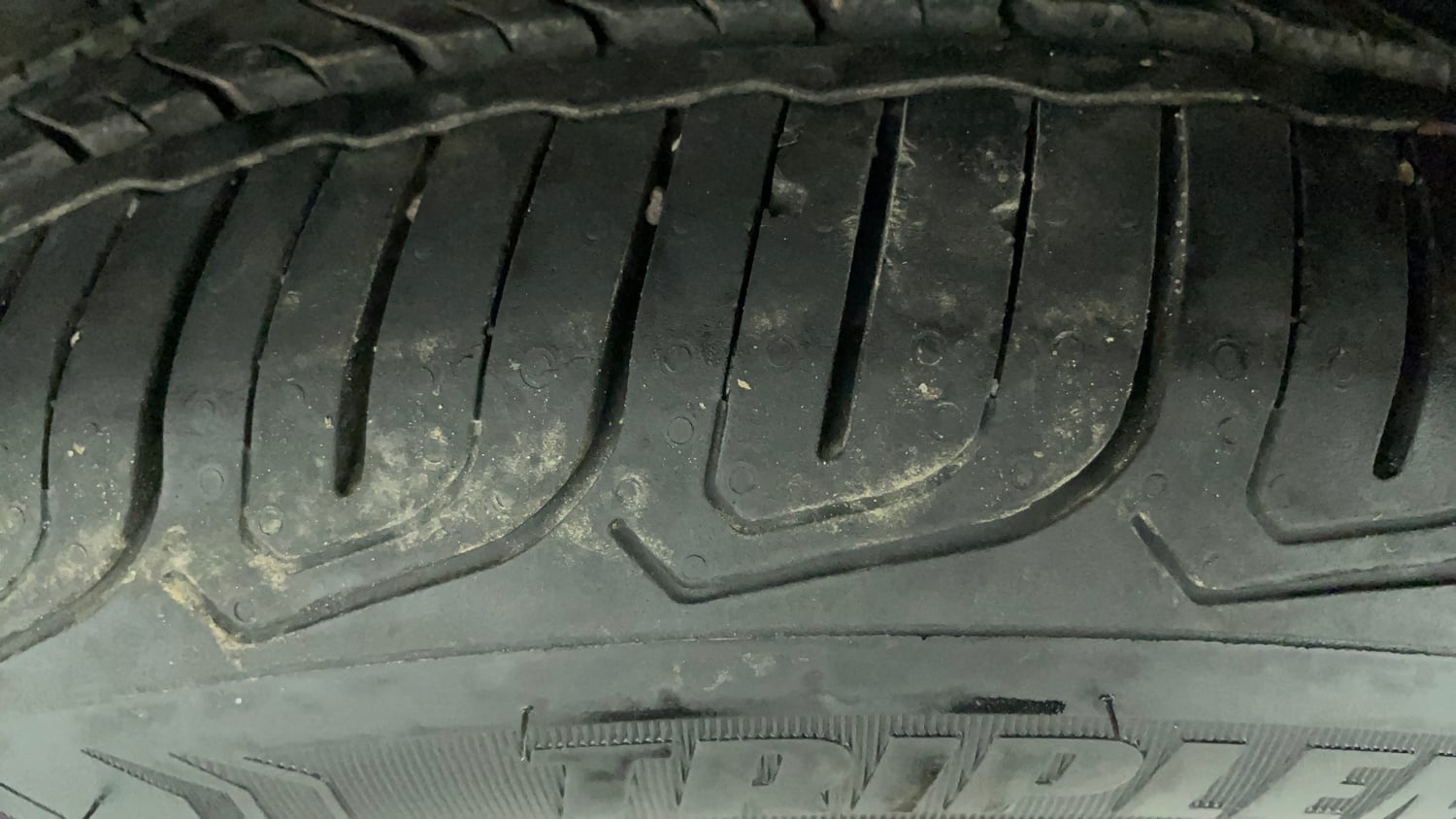 Used 2023 Tata Altroz XZ Diesel Diesel Manual tyres LEFT FRONT TYRE TREAD VIEW