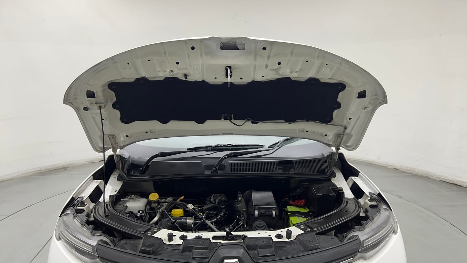 Used 2022 Renault Kiger RXT (O) Turbo CVT Petrol Automatic engine ENGINE & BONNET OPEN FRONT VIEW