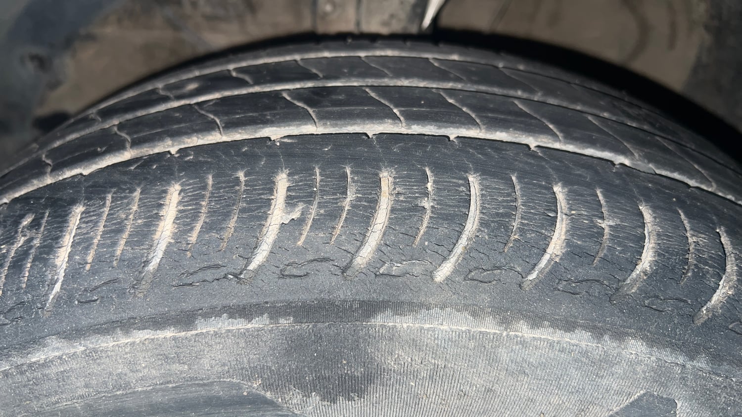 Used 2019 Maruti Suzuki Baleno Delta Petrol Manual tyres LEFT FRONT TYRE TREAD VIEW