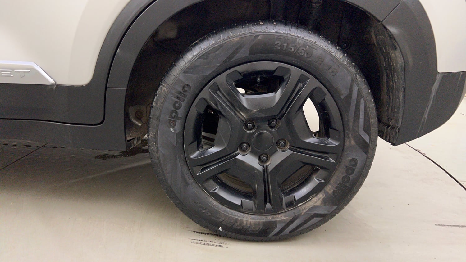 Used 2022 Kia Sonet HTK Plus 1.2 Petrol Manual tyres LEFT REAR TYRE RIM VIEW