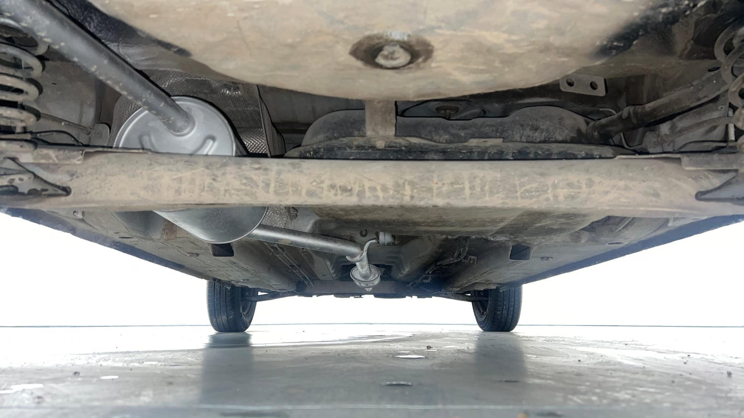 Used 2020 Renault Kwid 1.0 RXT Opt Petrol Manual extra REAR UNDERBODY VIEW (TAKEN FROM REAR)