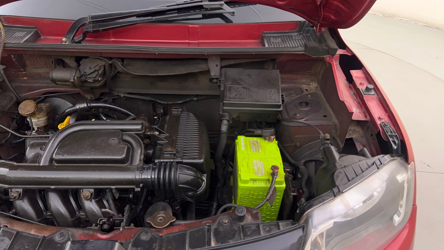 Used 2018 Renault Kwid 1.0 RXT Petrol Manual engine ENGINE LEFT SIDE HINGE & APRON VIEW
