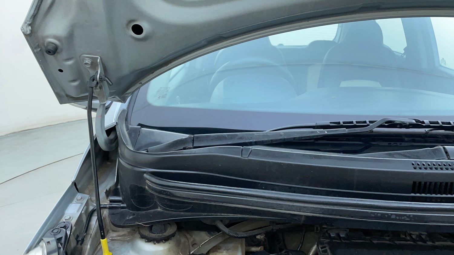Used 2019 Hyundai Grand i10 Sportz 1.2 Kappa VTVT Petrol Manual engine ENGINE RIGHT SIDE HINGE & APRON VIEW