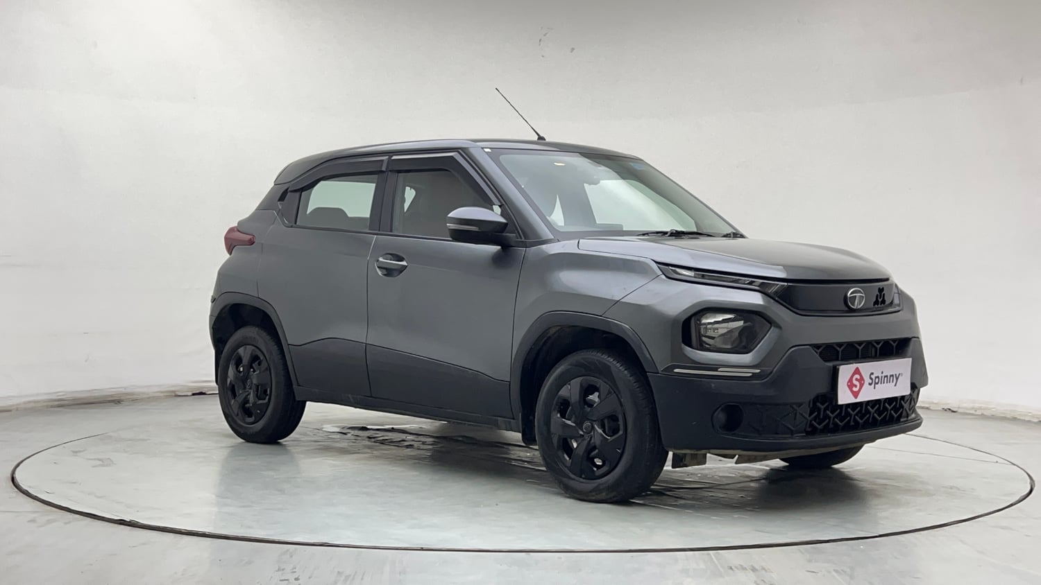 Used 2022 Tata Punch Adventure Rhythm Pack MT Petrol Manual exterior RIGHT FRONT CORNER VIEW
