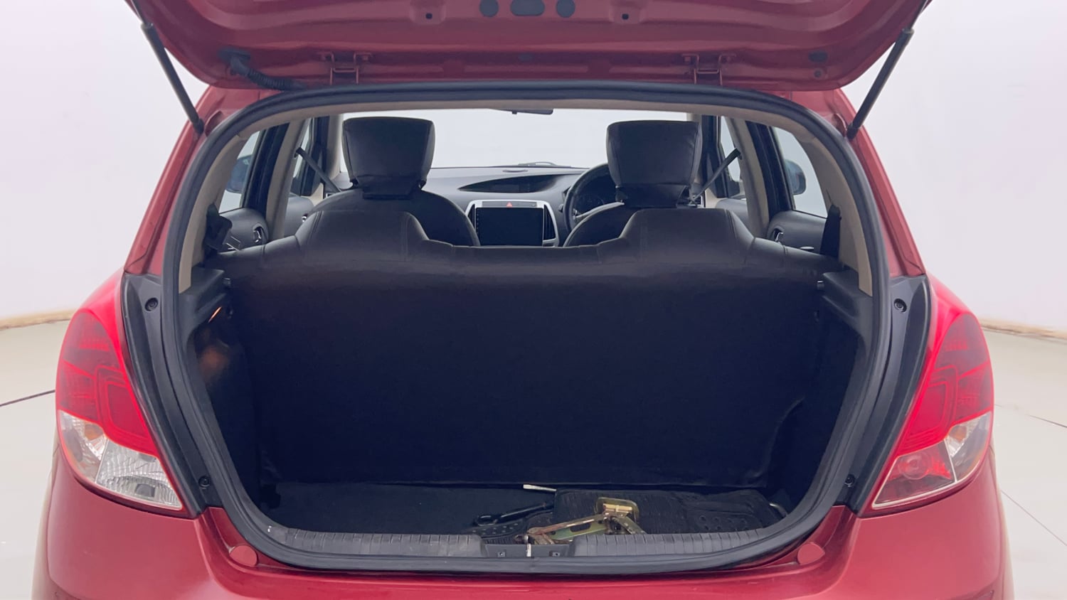 Used 2012 Hyundai i20 Magna (O) 1.2 Petrol Manual interior DICKY INSIDE VIEW