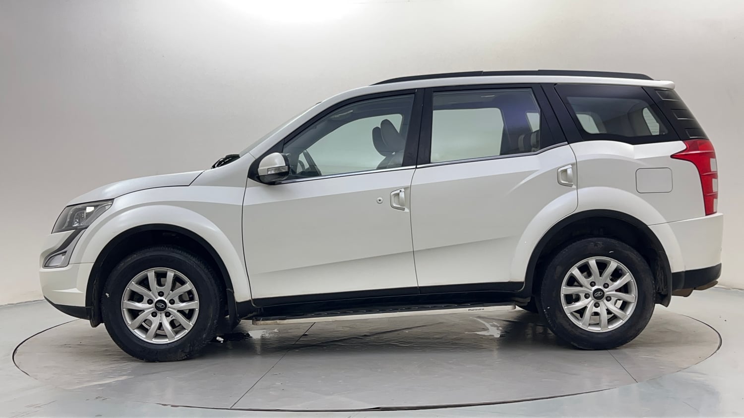 Used 2016 Mahindra XUV500 W10 AT Diesel Automatic exterior LEFT SIDE VIEW
