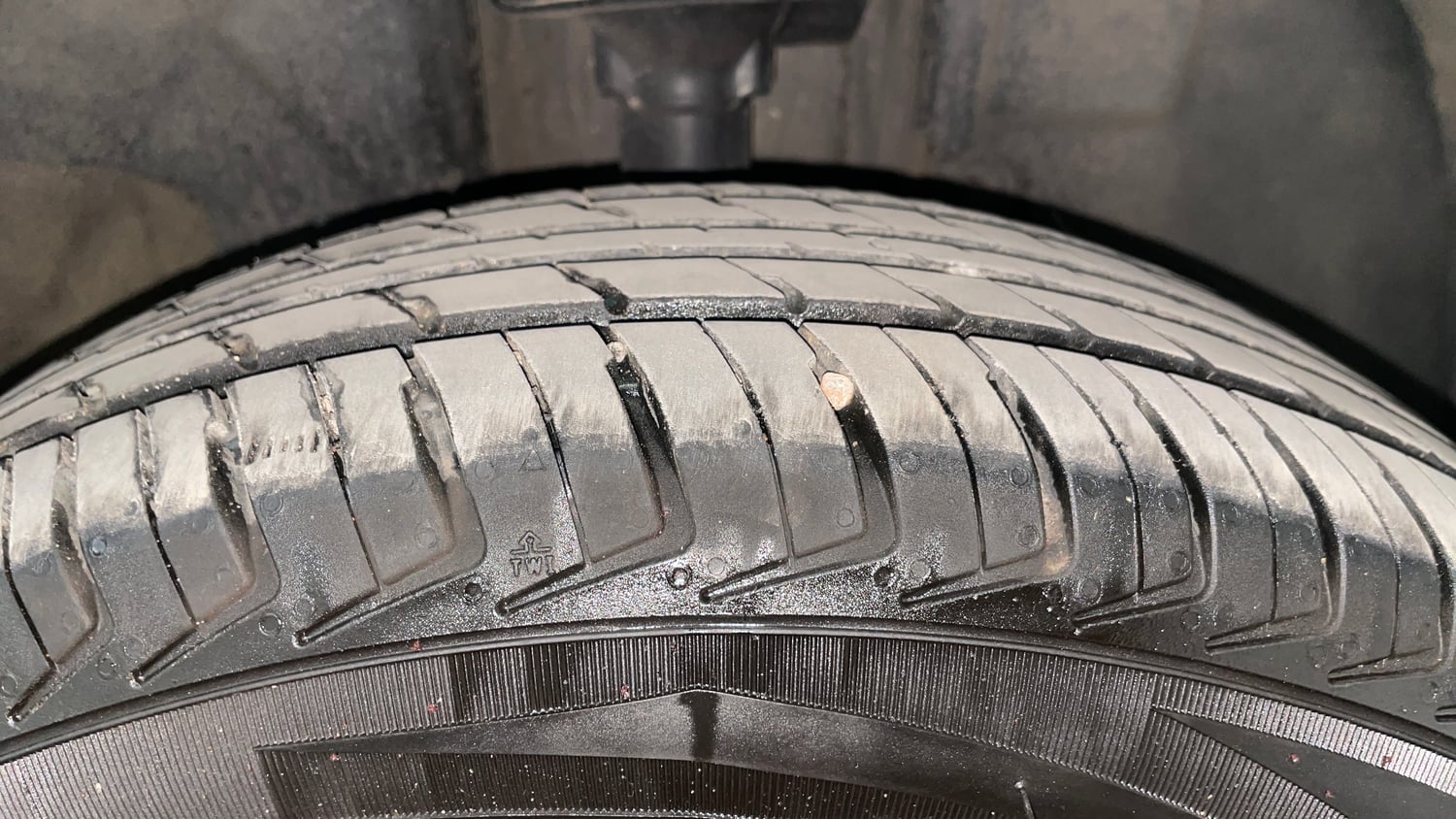 Used 2017 Renault Kwid RXT (O) 1.0 SCE Edition Petrol Manual tyres RIGHT FRONT TYRE TREAD VIEW