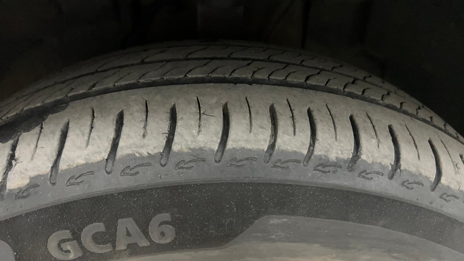 Used 2023 Tata Altroz XZA Petrol Petrol Automatic tyres LEFT FRONT TYRE TREAD VIEW