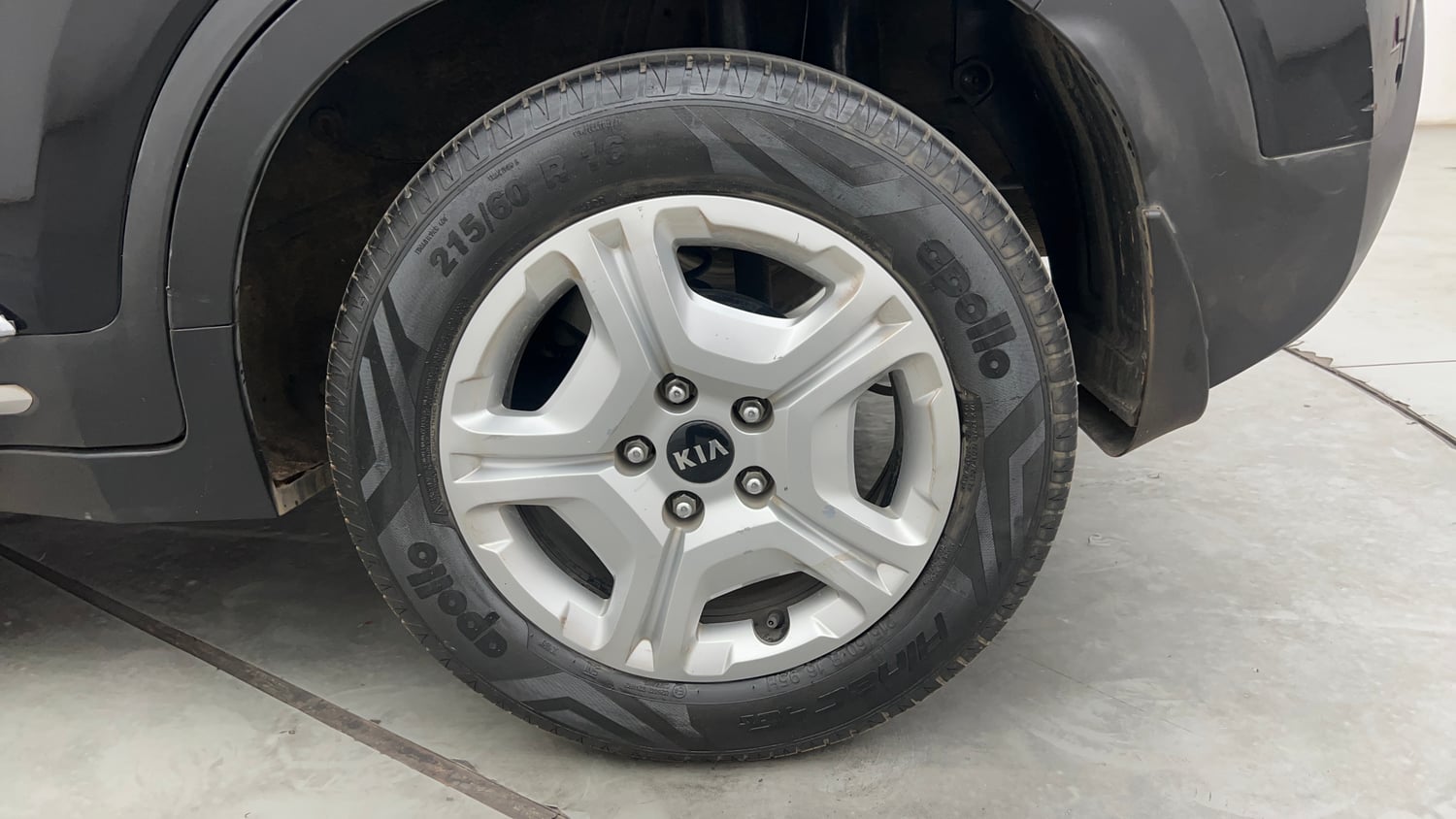 Used 2020 Kia Sonet HTX 1.0 iMT Petrol Manual tyres LEFT REAR TYRE RIM VIEW