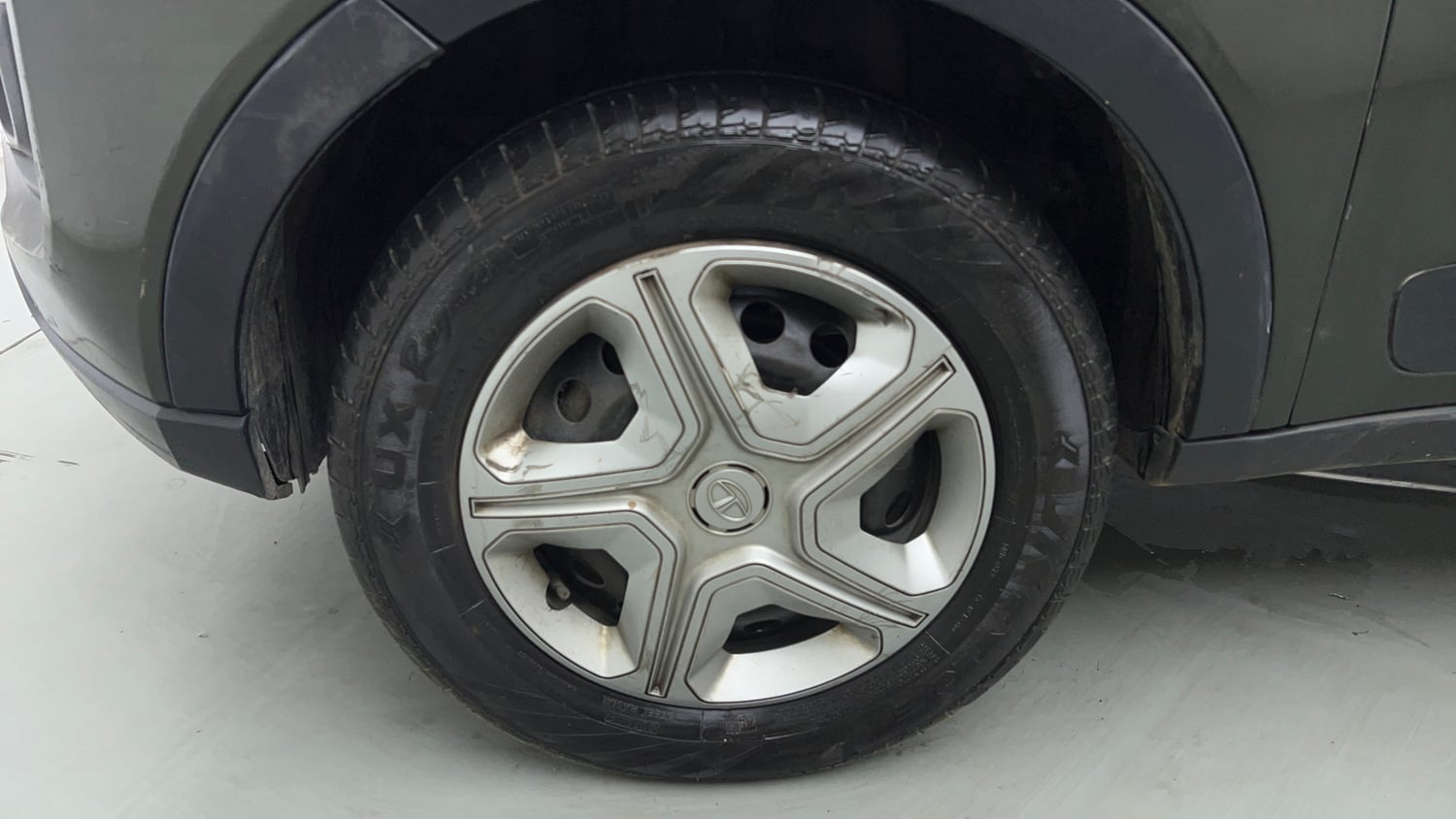 Used 2020 Tata Nexon XMA Petrol Automatic tyres LEFT FRONT TYRE RIM VIEW
