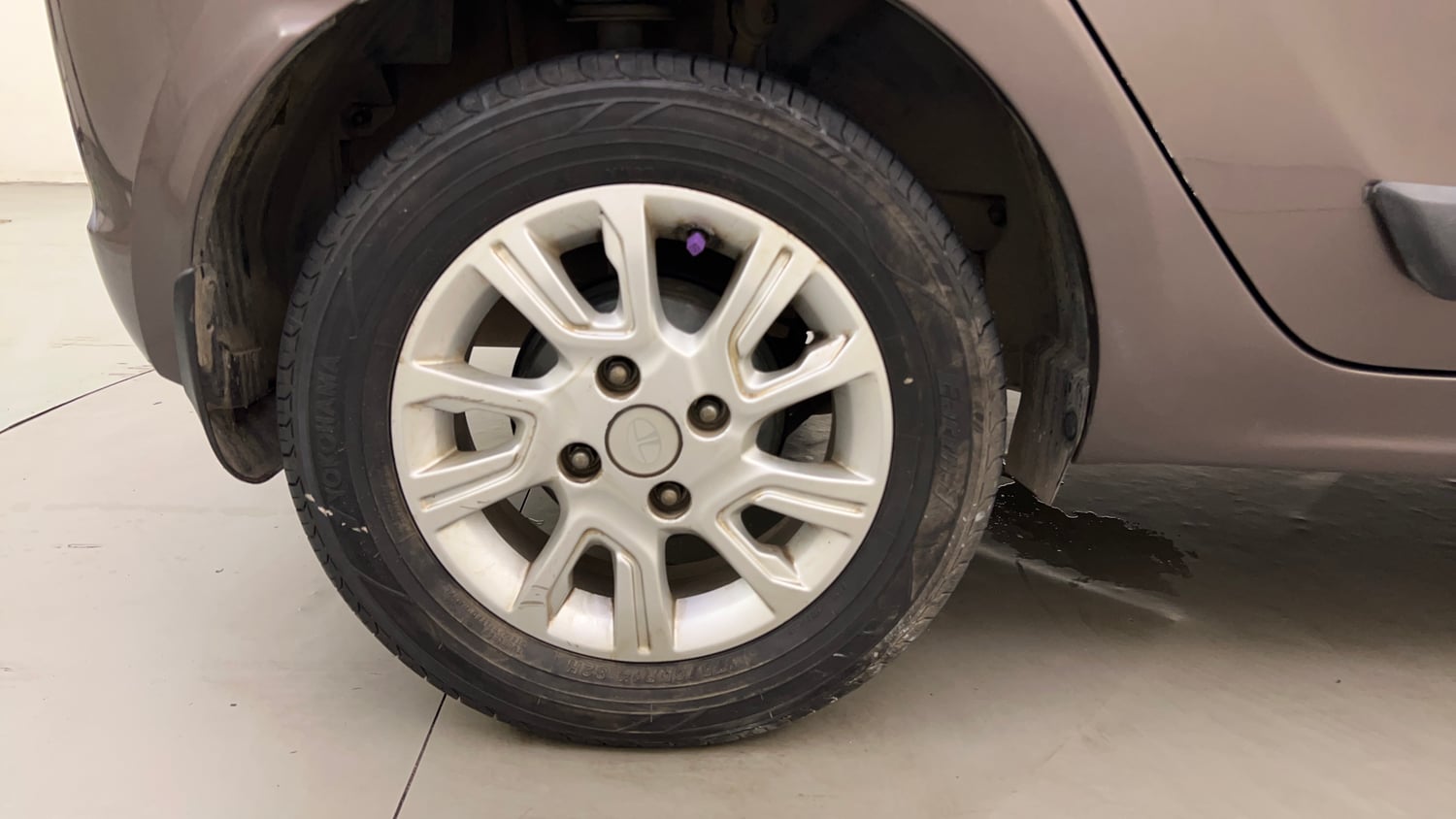 Used 2018 Tata Tiago Revotron XZA Petrol Automatic tyres RIGHT REAR TYRE RIM VIEW