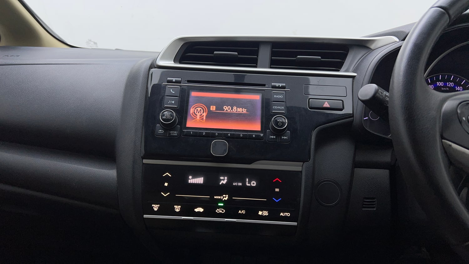 Used 2018 Honda Jazz V Petrol Petrol Manual top_features Integrated (in-dash) music system