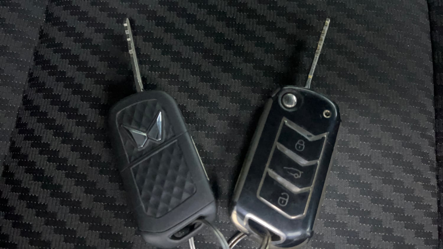 Used 2023 mahindra Thar LX Hard Top Diesel MT 4WD Diesel Manual extra CAR KEY VIEW
