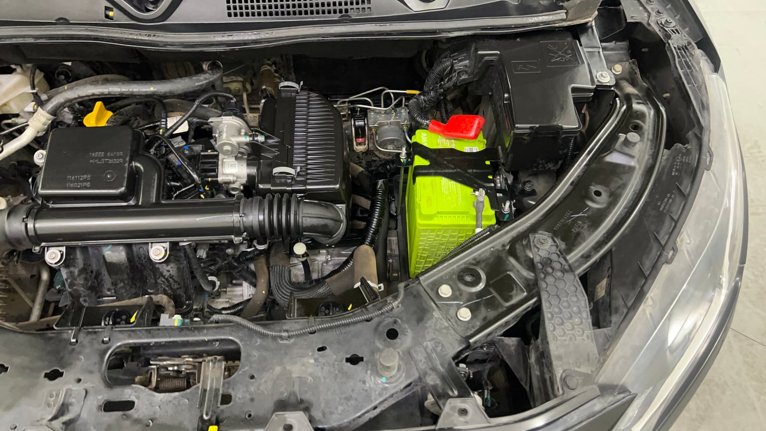 Used 2024 Nissan Magnite XE Petrol Manual engine ENGINE LEFT SIDE VIEW