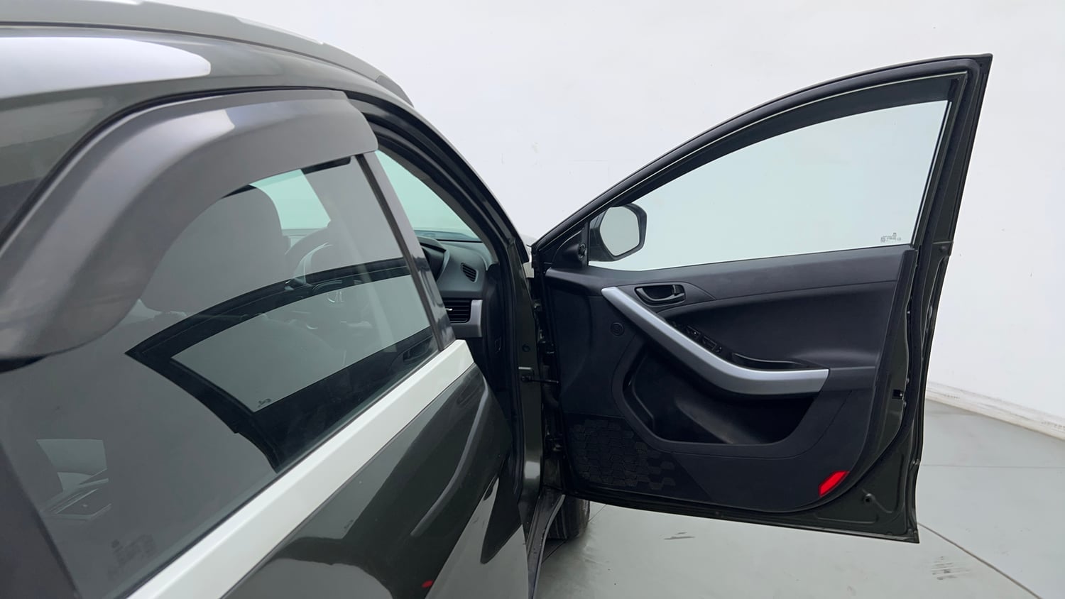 Used 2020 Tata Nexon XMA Petrol Automatic interior RIGHT FRONT DOOR OPEN VIEW