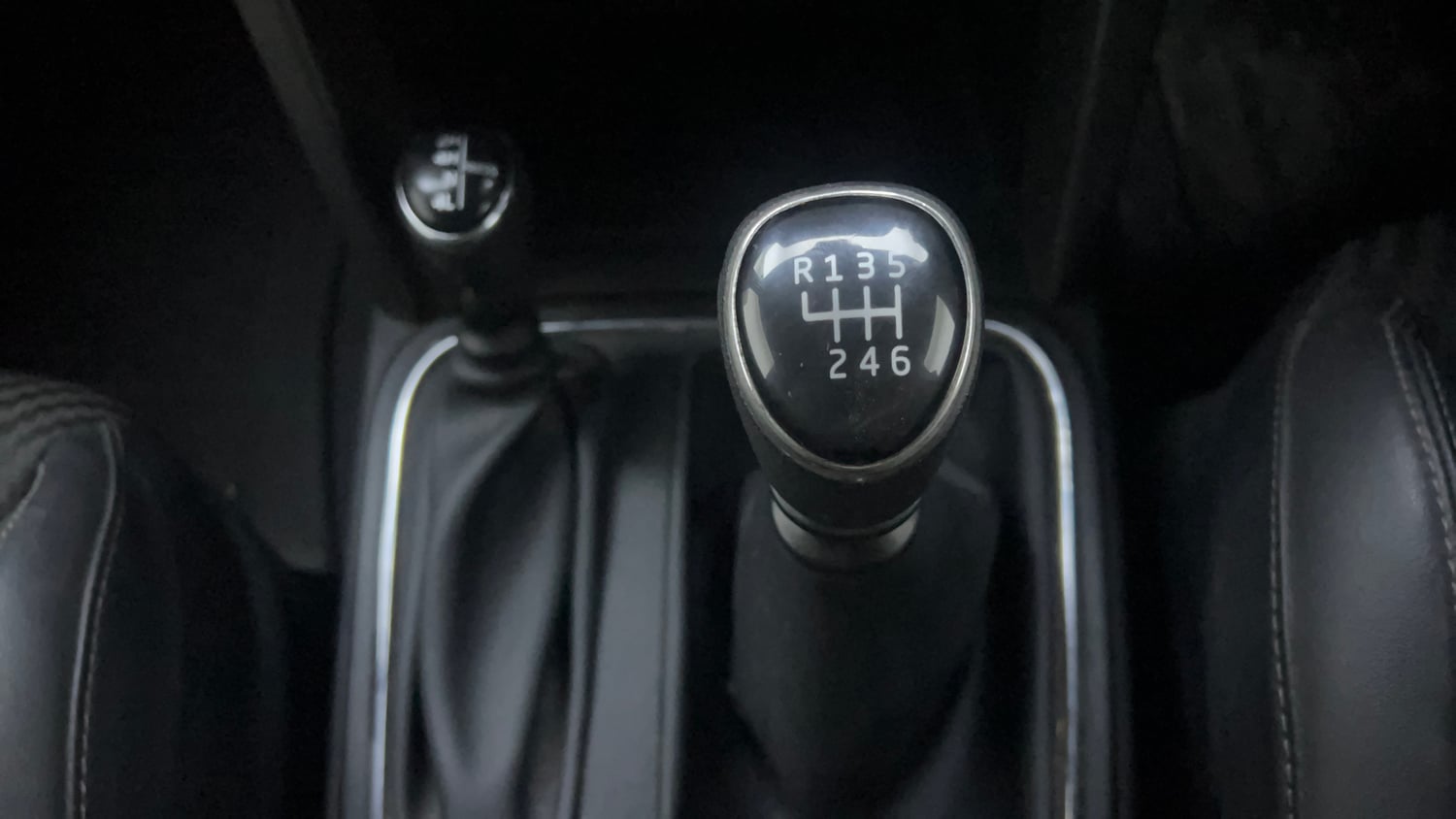 Used 2023 mahindra Thar LX Hard Top Diesel MT 4WD Diesel Manual interior GEAR  KNOB VIEW