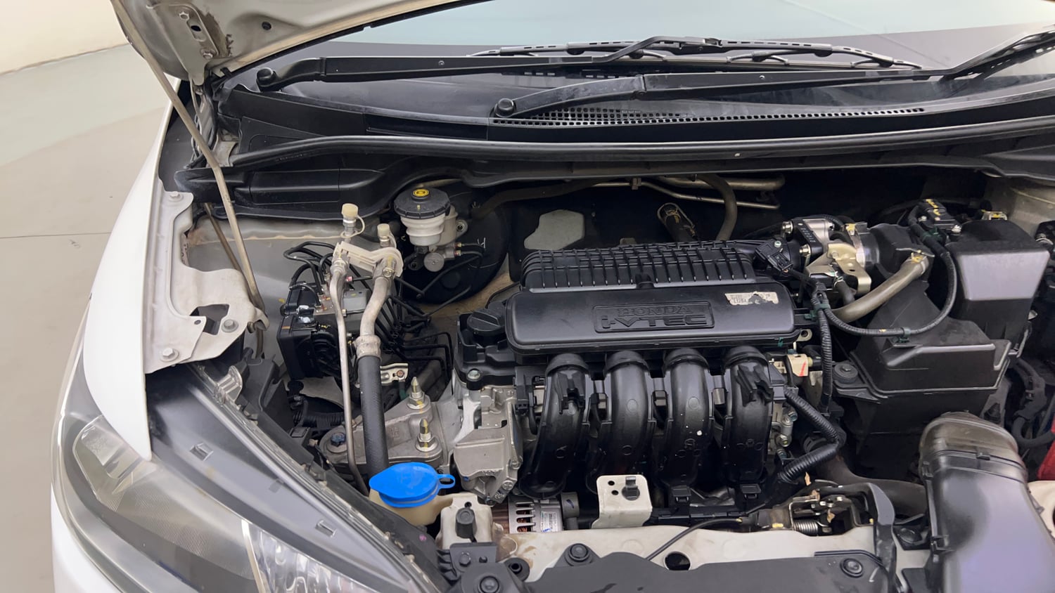 Used 2021 Honda Jazz VX CVT Petrol Automatic engine ENGINE RIGHT SIDE HINGE & APRON VIEW
