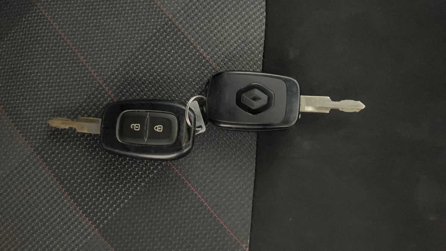 Used 2020 Renault Kwid 1.0 RXT Opt Petrol Manual extra CAR KEY VIEW