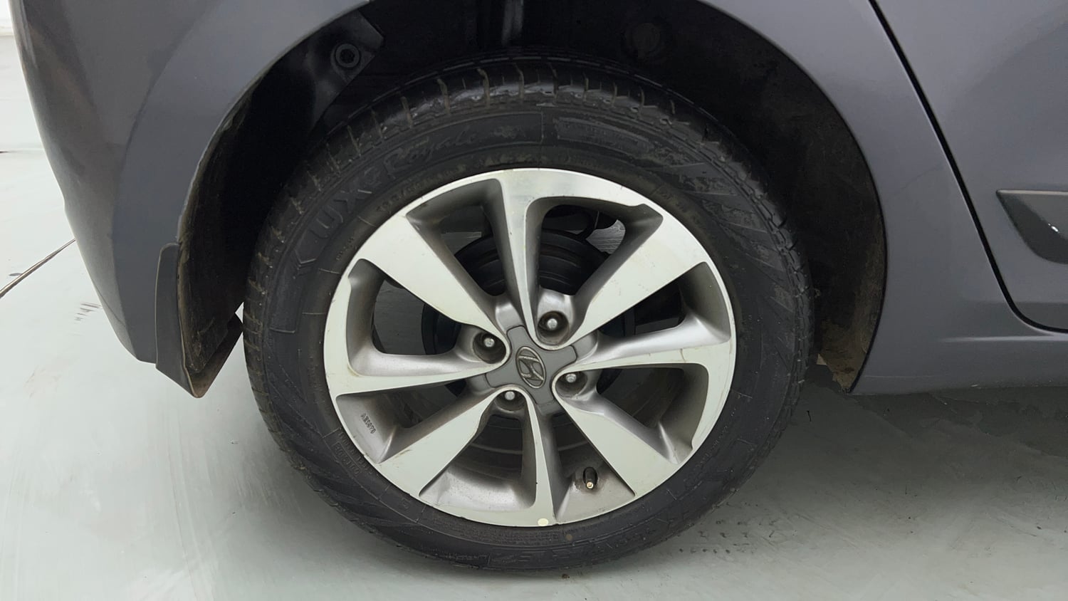 Used 2014 Hyundai Elite i20 Asta 1.2 Petrol Manual tyres RIGHT REAR TYRE RIM VIEW