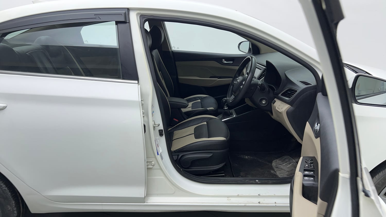 Used 2019 Hyundai Verna 1.4 VTVT EX Petrol+cng(outside fitted) Cng Manual interior RIGHT SIDE FRONT DOOR CABIN VIEW