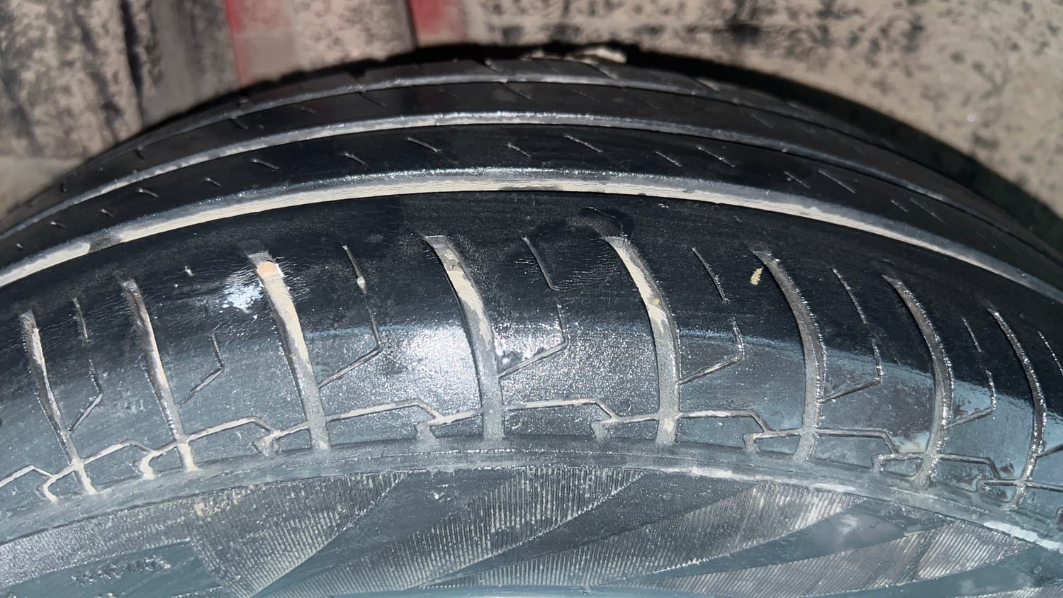 Used 2022 Maruti Suzuki Dzire VXi CNG Cng Manual tyres RIGHT REAR TYRE TREAD VIEW