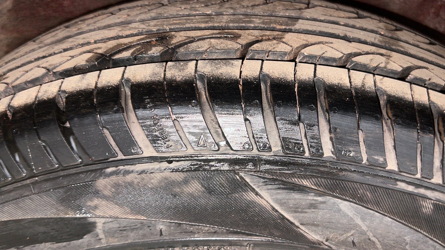 Used 2012 Hyundai i20 Magna (O) 1.2 Petrol Manual tyres RIGHT REAR TYRE TREAD VIEW