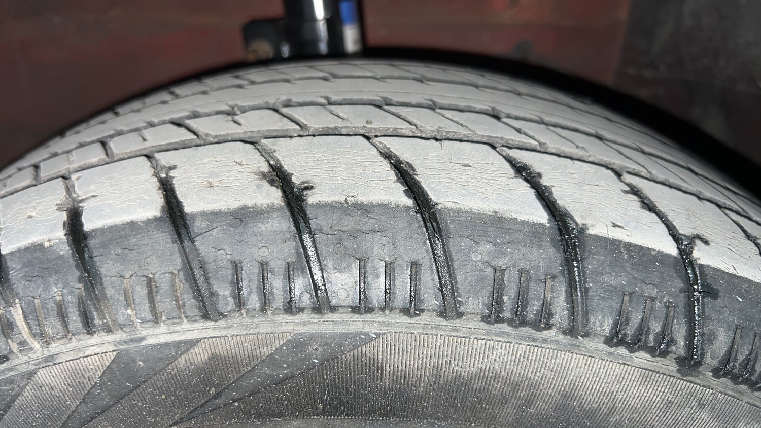 Used 2016 Maruti Suzuki Swift ZXi Petrol Manual tyres RIGHT FRONT TYRE TREAD VIEW