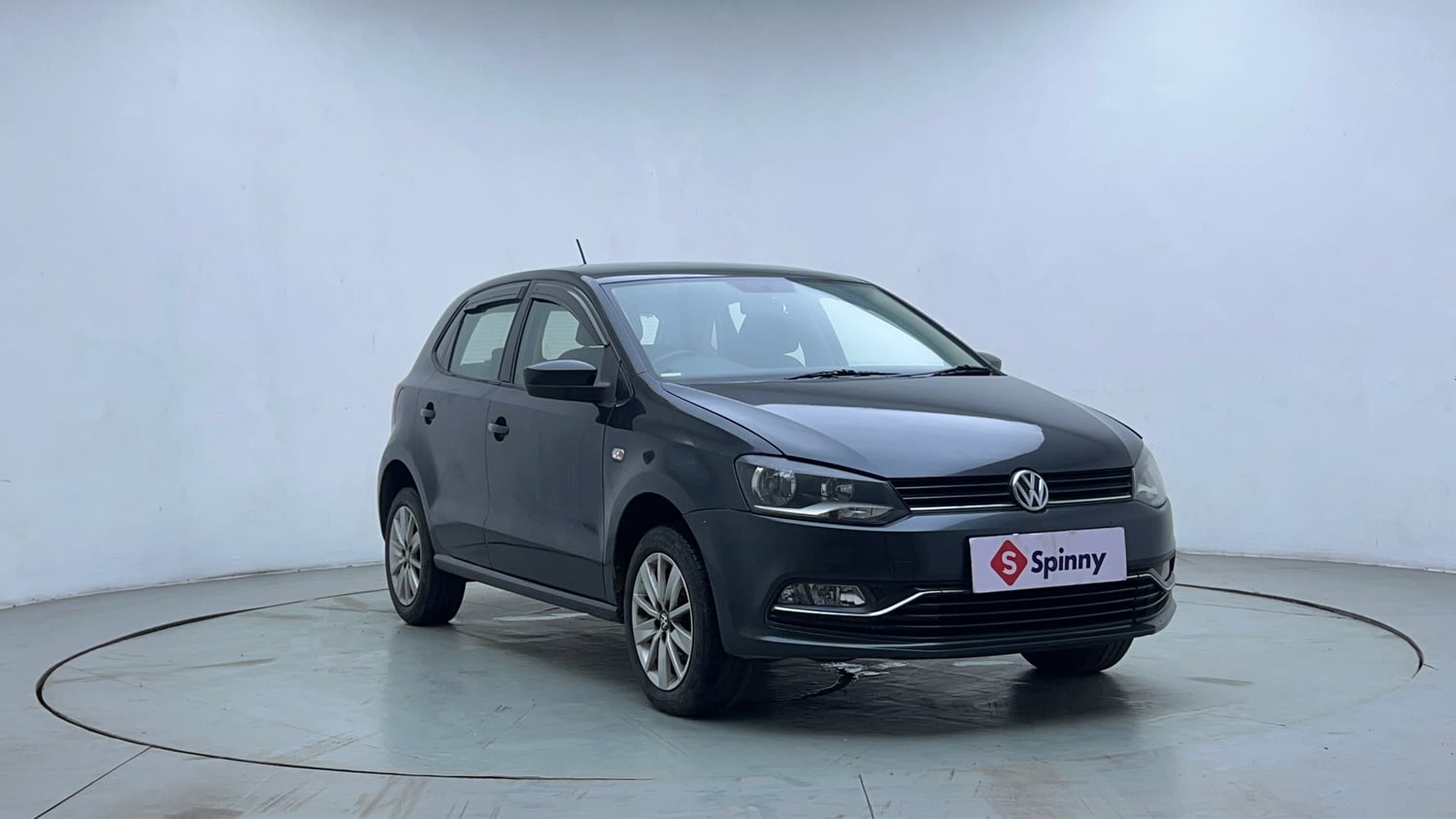 Used 2015 Volkswagen Polo Highline1.2L (P) Petrol Manual exterior RIGHT FRONT CORNER VIEW