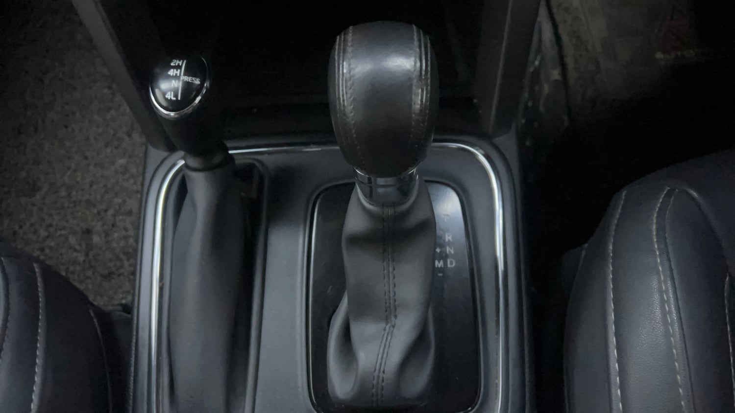 Used 2022 mahindra Thar LX Hard Top Diesel AT 4WD Diesel Automatic interior GEAR  KNOB VIEW