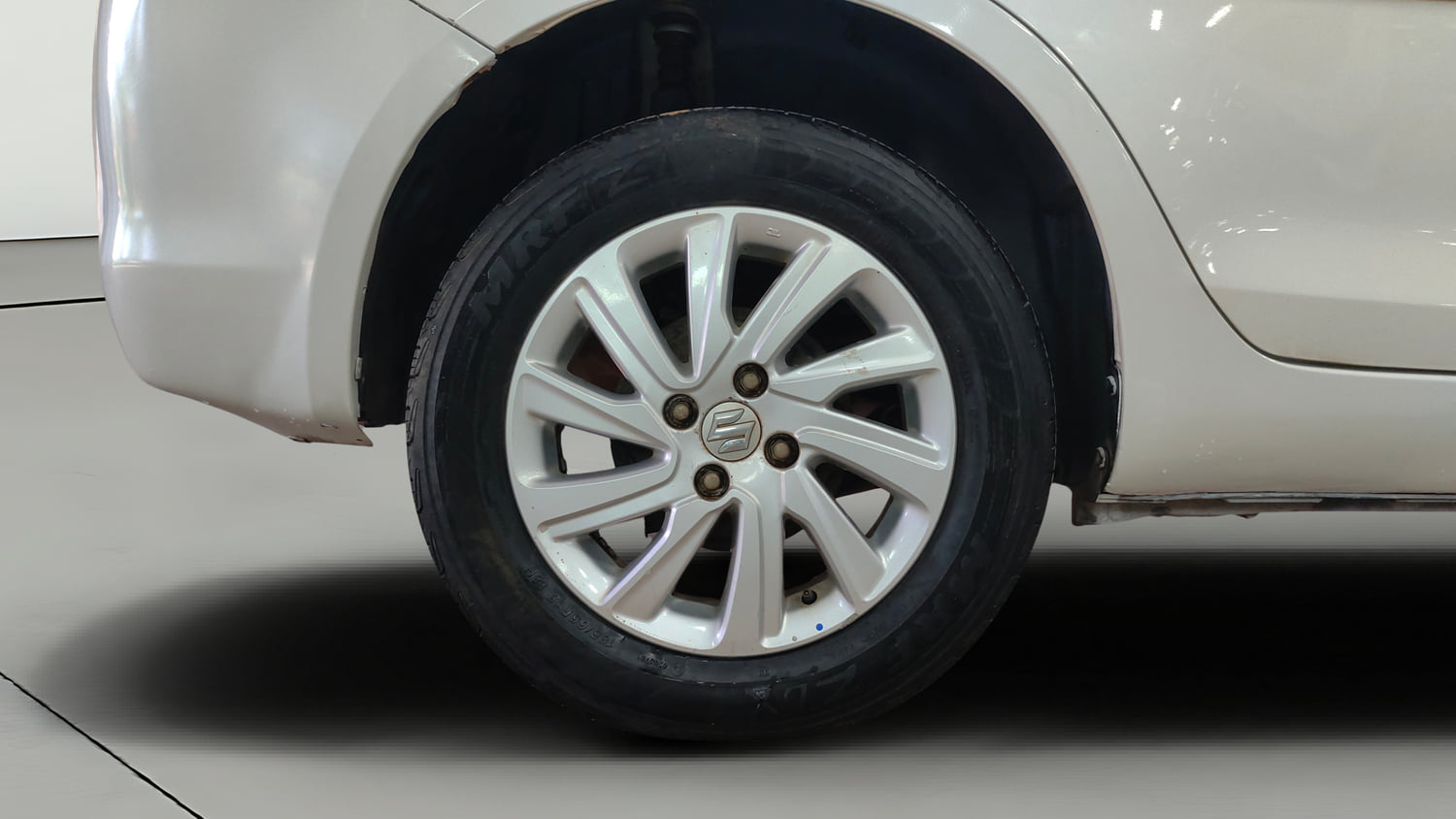 Used 2017 Maruti Suzuki Swift Dzire ZXI Petrol Manual tyres RIGHT REAR TYRE RIM VIEW