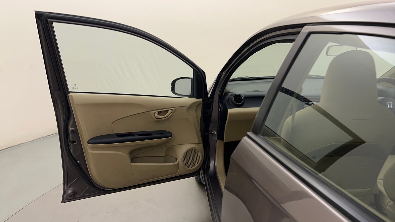 Used 2015 Honda Amaze 1.2 SX i-VTEC Petrol Manual interior LEFT FRONT DOOR OPEN VIEW
