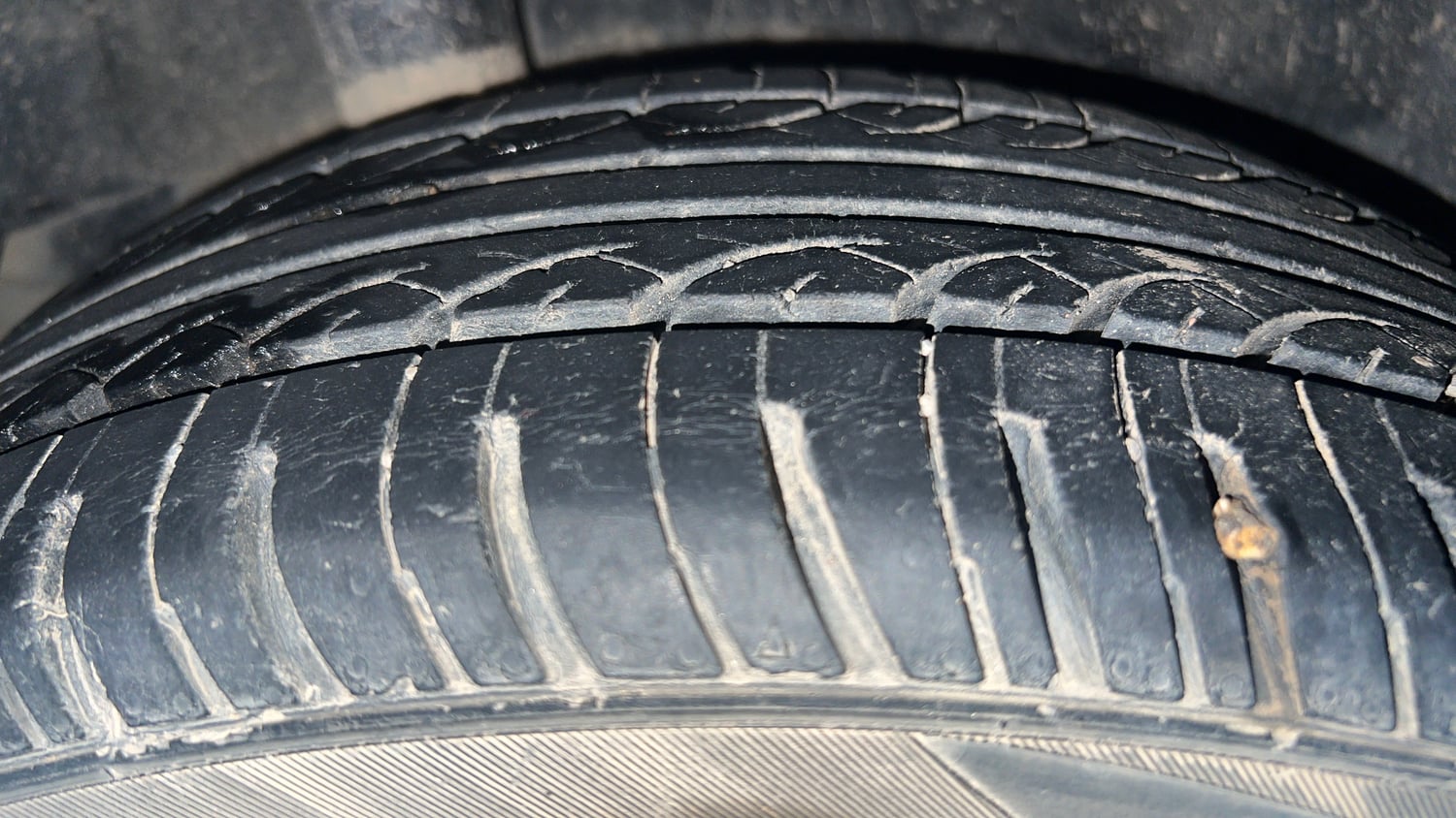 Used 2015 Honda Amaze 1.2 S i-VTEC Petrol Manual tyres RIGHT REAR TYRE TREAD VIEW