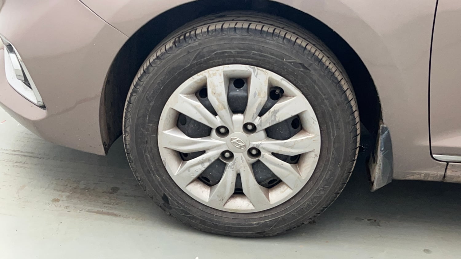 Used 2018 Hyundai Verna EX 1.4 VTVT Petrol Manual tyres LEFT FRONT TYRE RIM VIEW