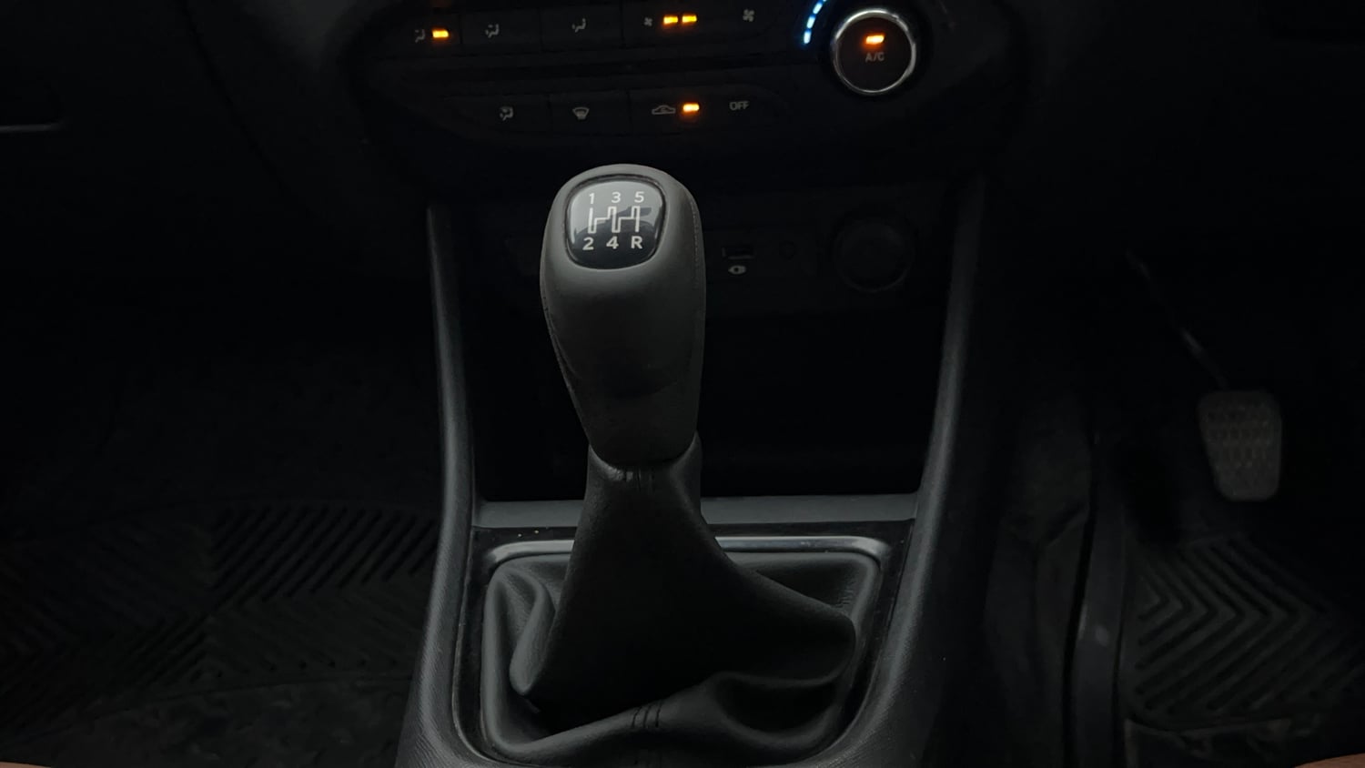 Used 2022 Tata Punch Adventure Rhythm Pack MT Petrol Manual interior GEAR  KNOB VIEW